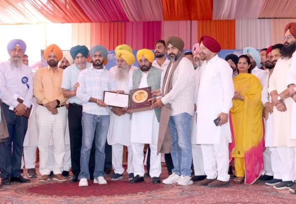 S. Balwinder Singh, son of Late. Sh. Surjeet Singh, village Chauntra, district Sri Muktsar Sahib , winner of the Chief Minister Award in the Innovative Cattle Farmer category